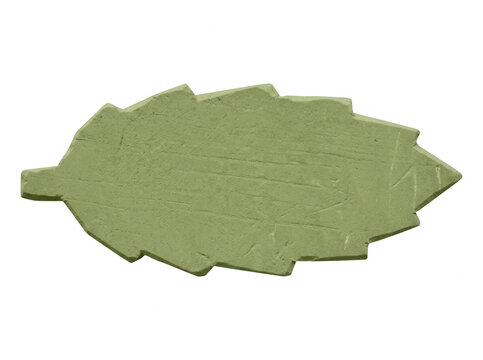 Una sagoma stilizzata di una foglia verde di colore pastello, intagliata con bordi frastagliati e una texture superficiale leggermente incisa, isolata su uno sfondo bianco puro per design grafico.