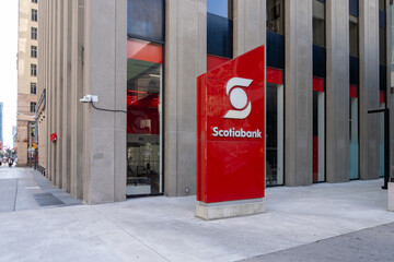 Obraz premium Toronto, Ontario, Canada - September 7, 2026: A red outdoor ground sign and logo for Scotiabank, one of Canada's major financial institutions, located outside a branch in downtown Toronto, Ontario, Ca