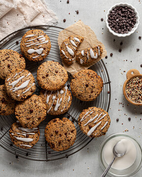Quinoa cookies on a cooling rack with icing sugar drizzled on some.