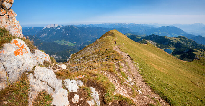 round trail Rofanspitze, with stunning views. landscape tyrolean alps in autumn