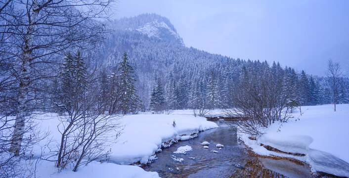 Wintertag im Graswangtal, Graswang, Oberammergau, Bayern, Deutschland