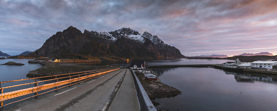 Norway, Northern Norway, Henningsvaer, Asphalt road connecting islands in Lofoten archipelago