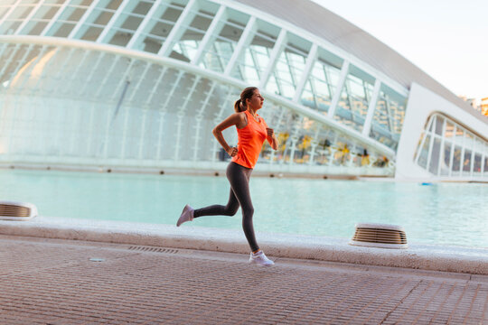 Spain, Valencia, woman running at Ciudad de las Artes y de Las Ciencias