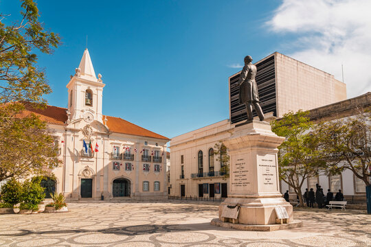 A historic statue decorates the sunny town square in Aveiro Portugal