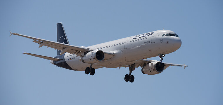 Tenerife, Spain September 6st, 2026. Airbus A321-231 Lufthansa Airlines flies in the blue sky. Landing at Tenerife Airport