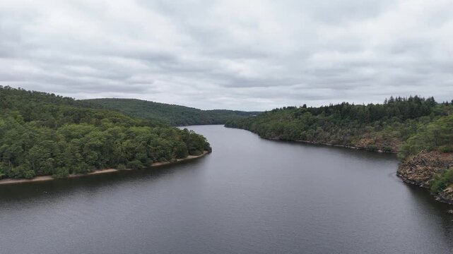 Lac de Guerl&eacute;dan dans les C&ocirc;tes-d'Armor en Bretagne