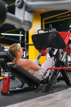 Athlete doing leg press strength training at indoor gym