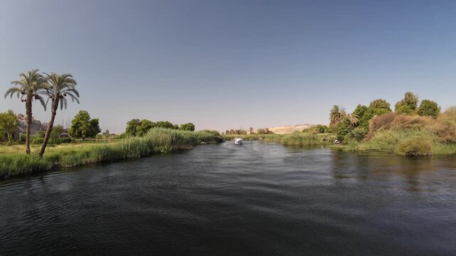 Un bonito paisaje que representa la vida en el Nilo pasando por Egipto