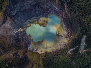 White crater Kawah Putih © Steven Tessy