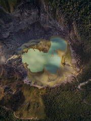 White crater Kawah Putih © Steven Tessy