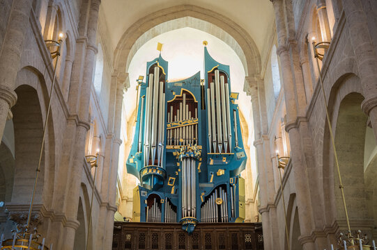 Orgue de l'&eacute;glise Saint-Andoche &agrave; Saulieu construit en 2003 par Daniel Birouste - France