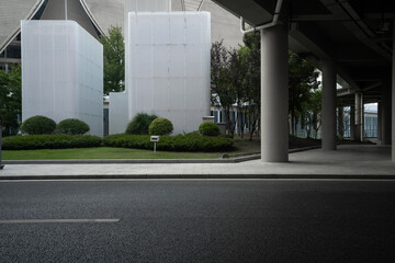 Obraz premium modern architectural park road and white square pillar landscape view