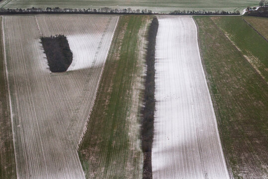 vue a&eacute;rienne de la campagne en hiver en France