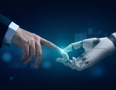 ビジネスパーソンの指とロボットハンドが触れ合うAI活用とデジタル変革