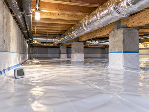 Clean residential crawl space with vapor barrier and moisture protection