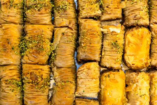 Sari Burma Turkish Rolled Baklava With Pistachio