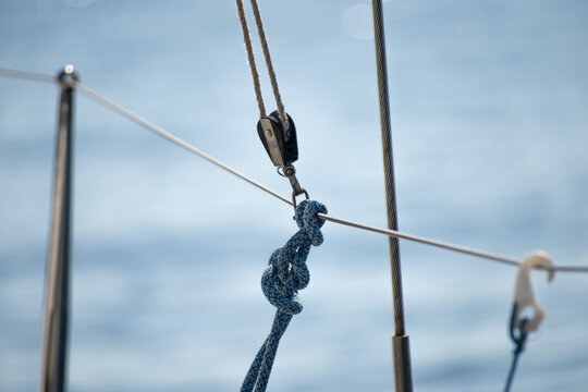 Pully on sailboat guardrail