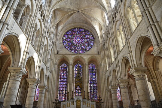Nef de la cath&eacute;drale de Laon en Picardie. France