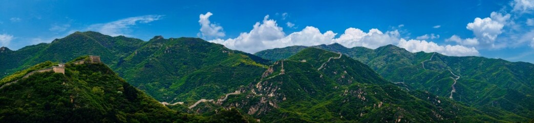 Fototapeta premium Banner Great wall China stretching across mountain range under blue sky