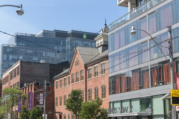 Obraz premium looking west on King St W (north side) to Shake Shack (556 King St W) and The Keg Steakhouse + Bar (560 King St W), and other structures incl an office building, Toronto