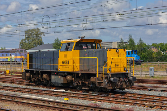 Former NS locomotive and now running for DB Cargo is leaving Amersfoort