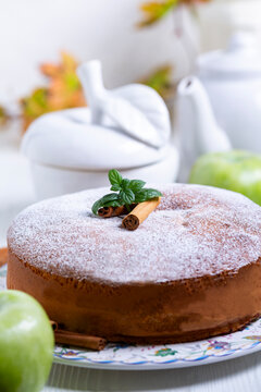Apple pie (charlotte) with cinnamon.