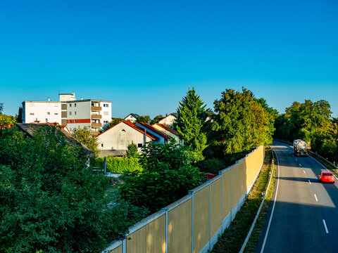 L&auml;rmschutzwand an einer Bundesstrasse