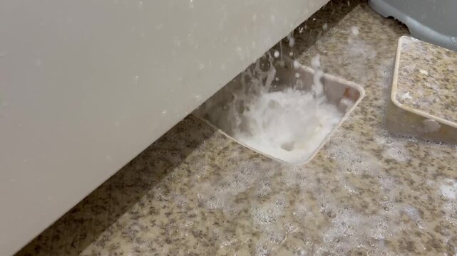 お風呂の排水口の逆流