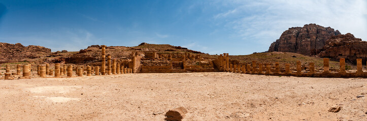 Obraz premium Panoramic view of archaeological ruins in Petra Jordan