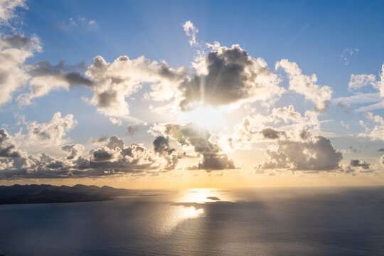 Sunset over the sea, sunbeams between individual clouds, Lanzarote, Canary Islands, Canary Islands, Spain