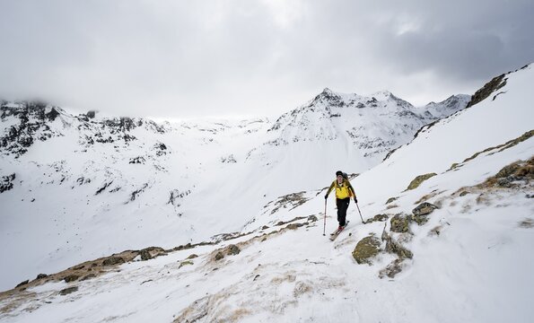 Ski tourers in a wintry mountain landscape, ascent to Piz Laviner from Chamanna Jenatsch, Grisons Haute Route, Albula Alps, Rhaetian Alps, Grisons, Eastern Switzerland, Switzerland