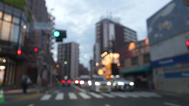 夕暮れの都市道路　ぼかしスローモーション