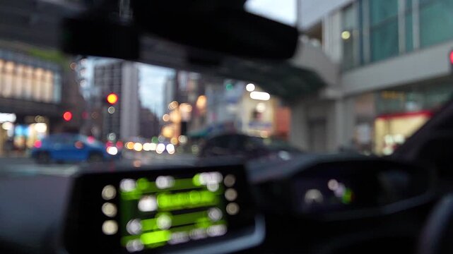 車内から見る道路　ぼかしスローモーション