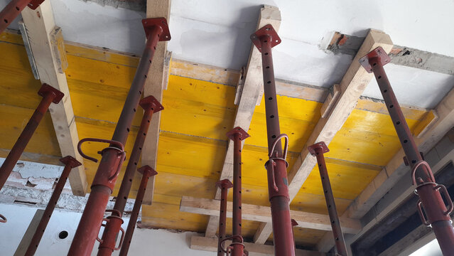 Ristrutturazione interna di un appartamento - cantiere edile e business