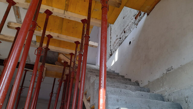 Ristrutturazione interna di un appartamento - cantiere edile e business