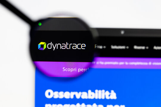 Milan, Italy 2026, 15 AGO Closeup of dynatrace com website page on a laptop screen. Focus on dynatrace com logo under a magnifying glass.