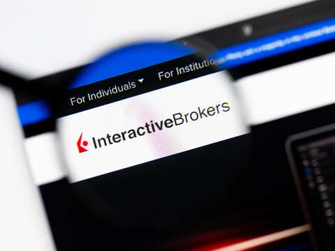 Milan, Italy 2026, 15 AGO Closeup of Interactive Brokers Group website page on a laptop screen. Focus on Interactive Brokers Group logo under a magnifying glass.
