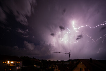 Sturm über Siedlung © Yuri