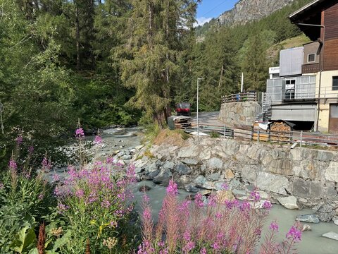Matter Vispa River in the tourist resort of Zermatt and the Mattertal Alpine Valley, Switzerland - Der Fluss Matter Vispa im Ferienort Zermatt und im Mattertal, Schweiz