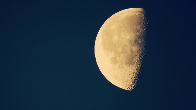 Nombre/s original/es: Moon real motion craters zoom telescope night Artemis project astronaut satellite.