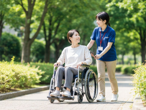 車椅子,車いす,高齢者,シニア,障害者,身体障害,介護,介助,高齢者介護,在宅介護,施設介護,移動支援,移動,福祉,福祉用具,介護用品,バリアフリー,ユニバーサルデザイン,自立支援,生活支援,患者,病院,介護施設,老人ホーム,リハビリ,理学療法,作業療法,看護師,介護士,家族,親子,見守り,外出,散歩,屋外,自宅,公共施設,スロープ,エレベーター,アクセシビリティ,日本人男性,日本人女性,日本人高