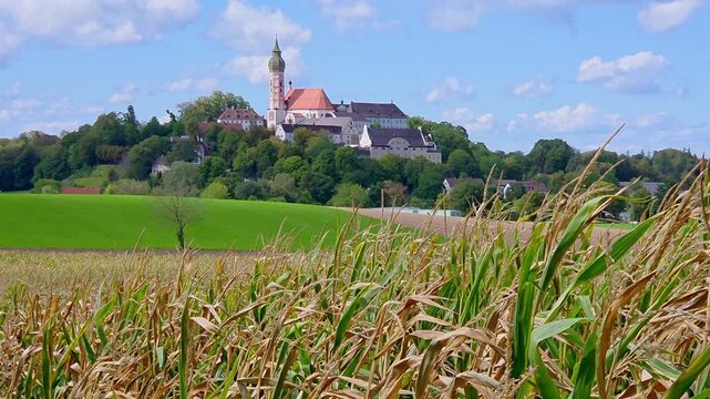 L&auml;ndliche Landschaft beim Kloster Andechs, Erling, Bayern, Deutschland