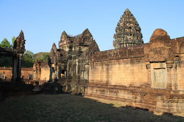 Obraz premium ruined buddhist and hindu khmer temple (banteay samre) in angkor in siem reap in cambodia 