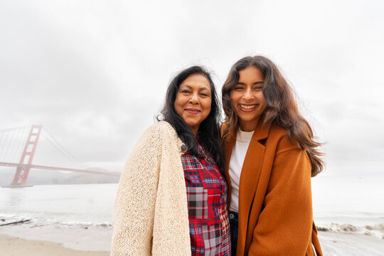 fun travelers golden gate bridge portrait mom and daughter sf
