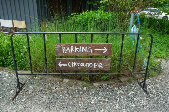 Parking Lot Sign in park,Car Park sign background with white arrow direction,text,streetsign in countryside,public car park information board,vehicle parking area sign concept.