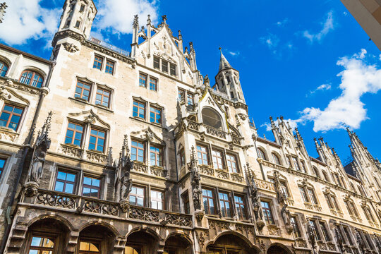 
Rathausturm, Town hall 1874  on the Marienplatz, with multiple statues revealing historical events  and local myths 
