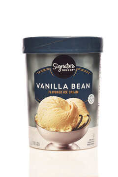 IRVINE, CALIFORNIA - 9 SEPT 2026: A carton of Signature Select Vanilla Bean Ice Cream, a private label of Albertsons Markets.