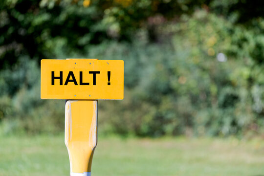 Ein Halt- Schild