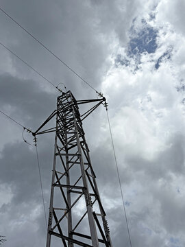 torre de alta tensi&oacute;n torreta de electricidad energ&iacute;a en d&iacute;a de tormenta IMG_8397-as26