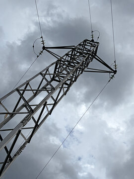 torre de alta tensi&oacute;n torreta de electricidad energ&iacute;a en d&iacute;a de tormenta IMG_8395-as26